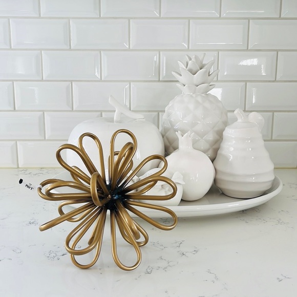 Pier 1 Gold Metal Large Loop Figurine - Picture 2 of 10